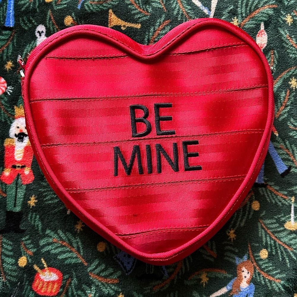 Harvey’s Be Mine Sweetheart Convertible Seatbelt Collectors Bag